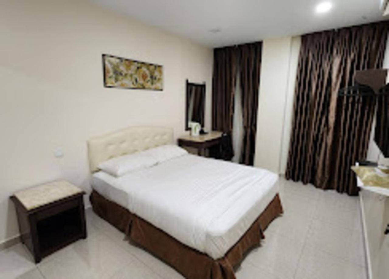 Sam Hotel Sitiawan Esterno foto