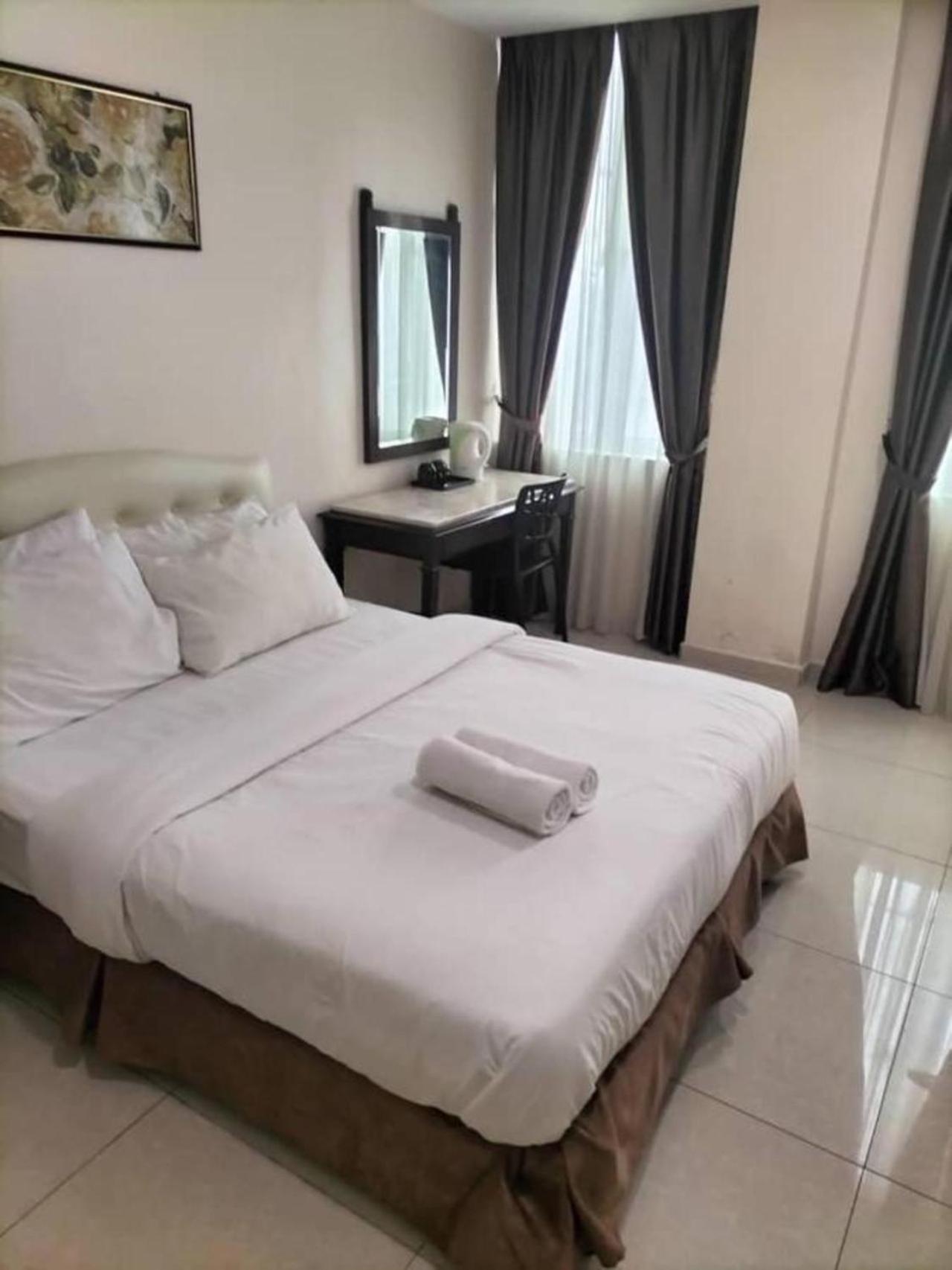 Sam Hotel Sitiawan Esterno foto